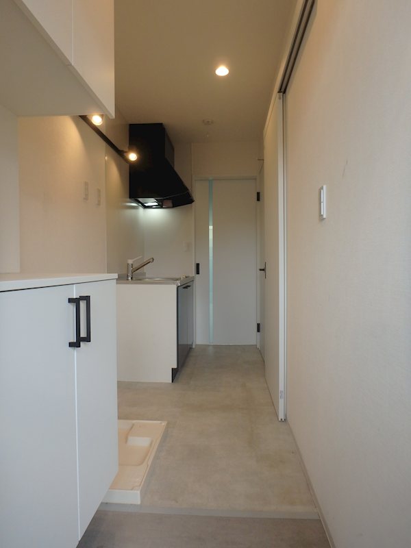 玄関　写真は302号