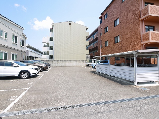 駐車場　駐車スペースもあります