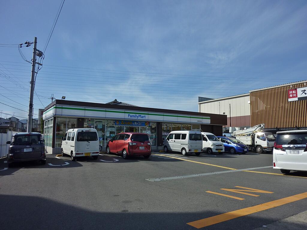 コンビニ　ファミリーマート桂西滝川町店（コンビニ）まで350m