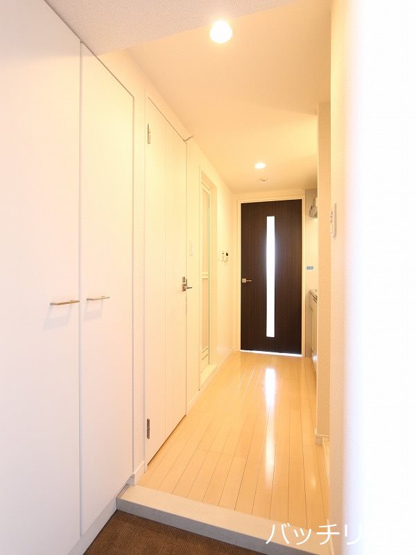 玄関　画像は同型タイプの為、現状優先となります。