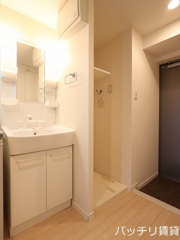 洗面設備　画像は同型タイプの為、現状優先となります。