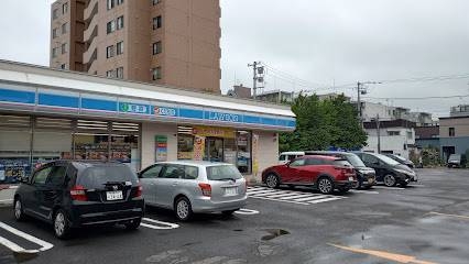 コンビニ　ローソン札幌南11西11丁目店（コンビニ）まで118m