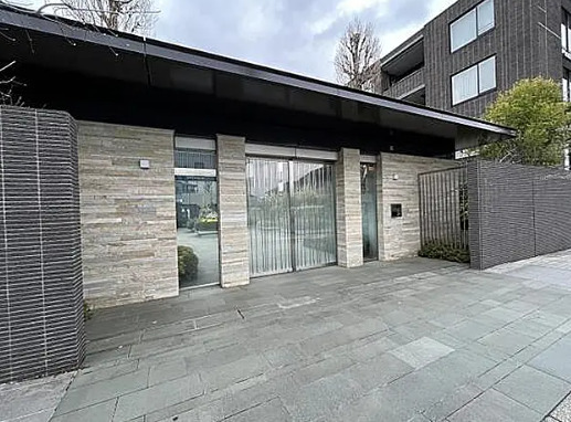 エントランス　落ち着いたエントランスです