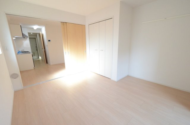 居室・リビング　エアコン付きで快適に過ごせます♪