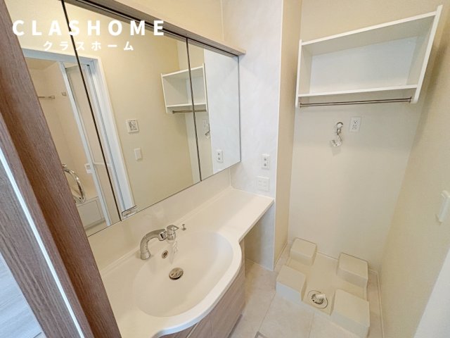 洗面設備　同物件の別部屋になります。