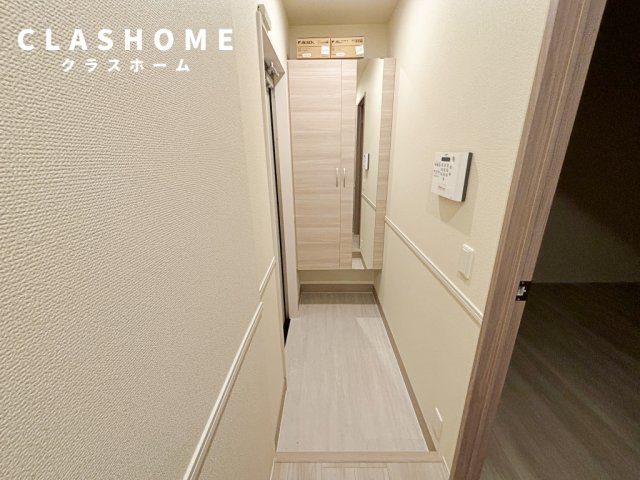 玄関　同物件の別部屋になります。