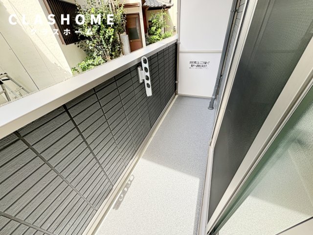 バルコニー　同物件の別部屋になります。