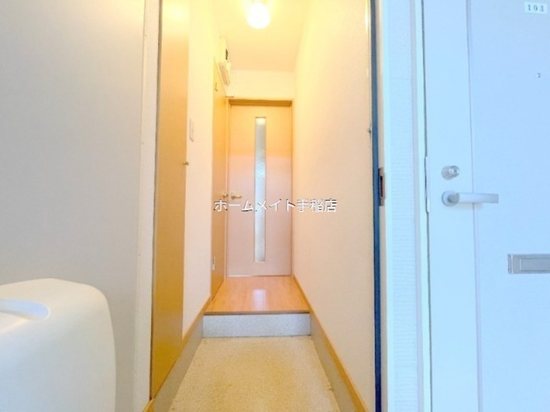 玄関　玄関スペース、シューズボックス付きです♪