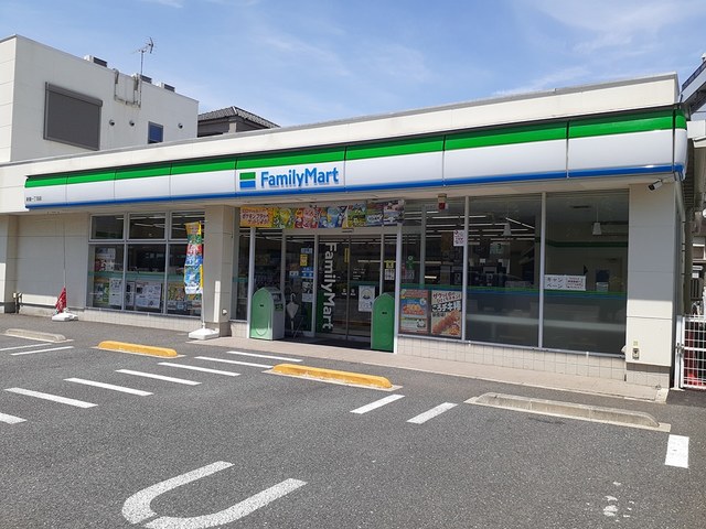 コンビニ　ファミリーマート（コンビニ）まで121m