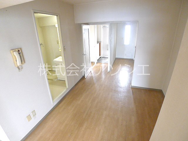 居室・リビング　洋室9帖※同タイプの別のお部屋です。