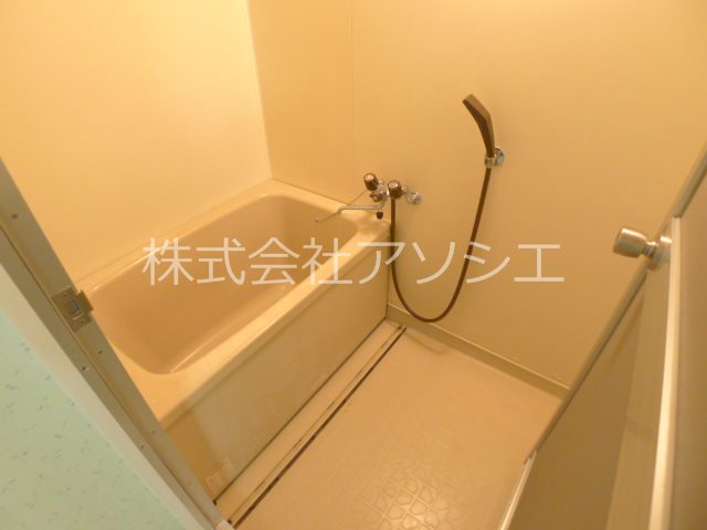 バス・シャワールーム　※同タイプの別のお部屋です。