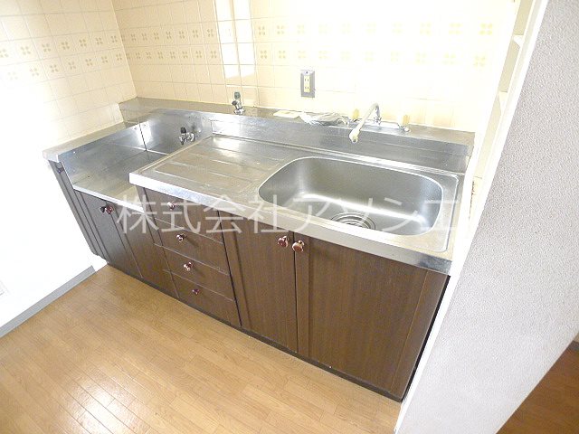 キッチン　※同タイプの別のお部屋です。