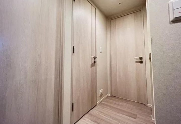 玄関　※別部屋の参考写真です。