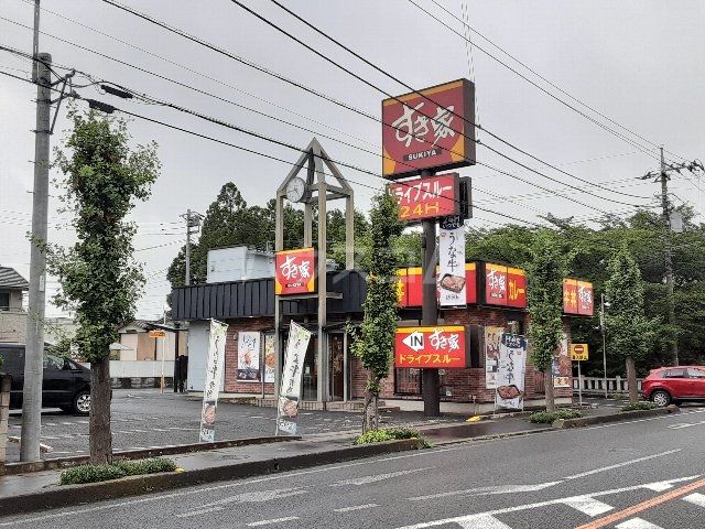 飲食店　すき家 125号加須諏訪店（飲食店）まで320m