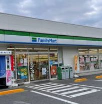 コンビニ　ファミリーマート 世田谷中町店（コンビニ）まで283m