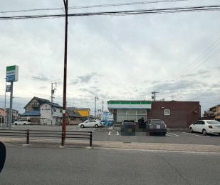 コンビニ　ファミリーマート 森上店（コンビニ）まで652m