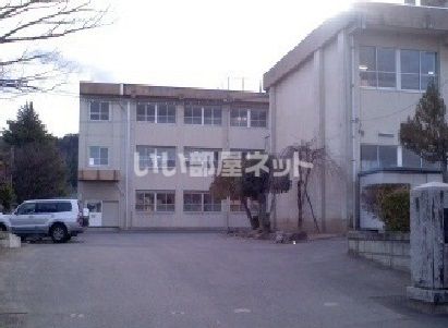 中学校　福島市立渡利中学校（中学校）まで999m