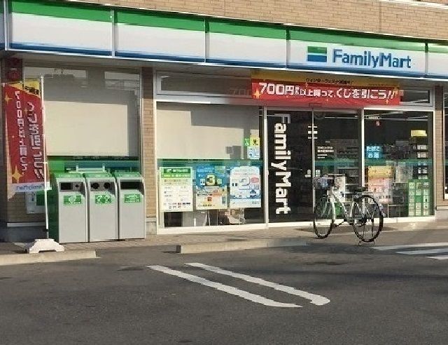 コンビニ　ファミリーマート（コンビニ）まで1200m