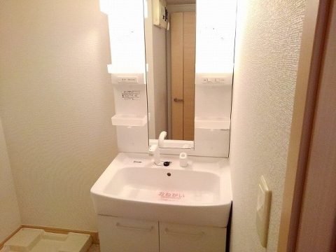 洗面設備　1号室の写真です。