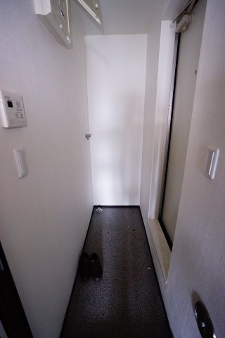 玄関　室内洗濯機置き場です。