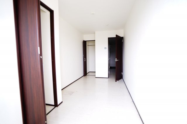 居室・リビング　お部屋は清潔感があって綺麗ですね。