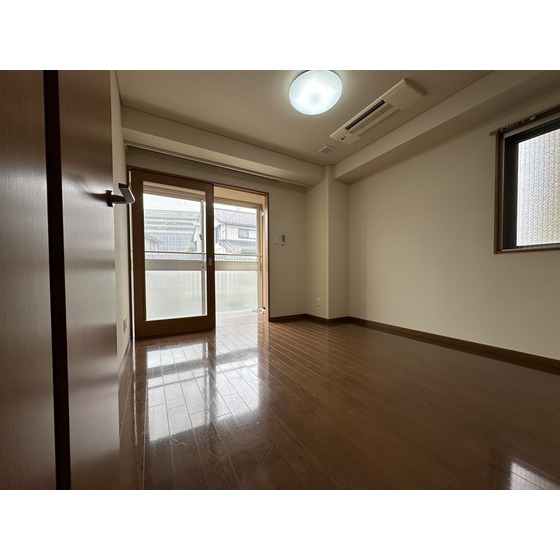 居室・リビング　※お写真は他のお部屋のものとなります。