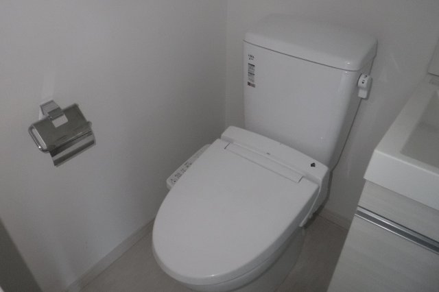 トイレ　他のお部屋の参考写真となります。