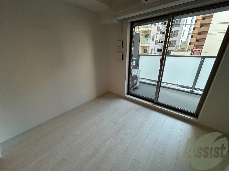 その他部屋・スペース　４．９帖の寝室です。窓が大きく、陽が良く入ります。