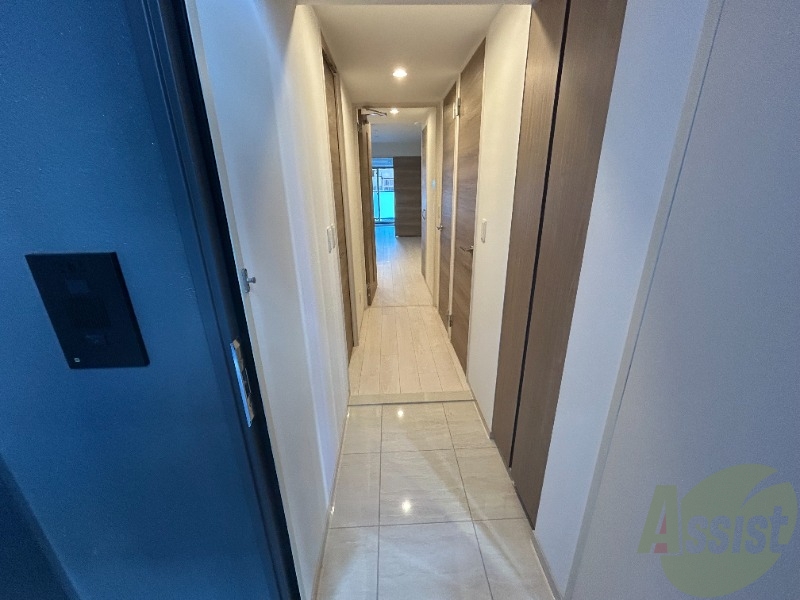 玄関　玄関口も広くて良いですね。荷物が多くても問題無く通れます。