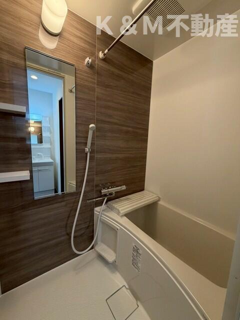 バス・シャワールーム　落ち着いた空間のお風呂です