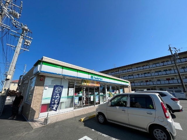 コンビニ　ファミリーマート津市南新町店（コンビニ）まで236m