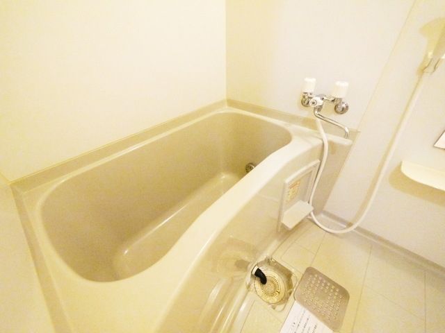 バス・シャワールーム　同物件別部屋写真