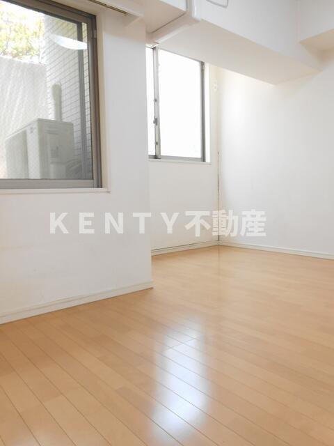 居室・リビング　こちらのリビングで趣味の時間をお楽しみください