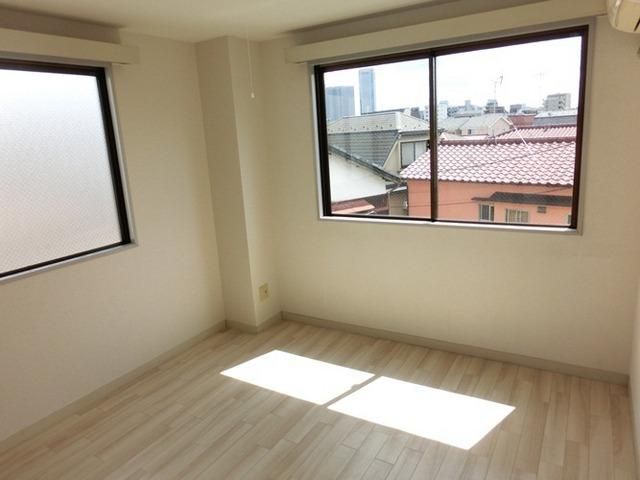 居室・リビング　★２面採光の明るいお部屋★