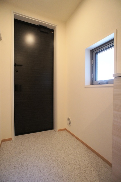 玄関　玄関スペース広め♪下駄箱付なのでいつでもスッキリ片付きます☆