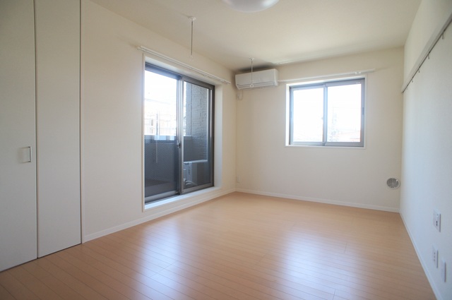 居室・リビング　人気の角部屋・２面採光！明るく風通しの良いお部屋です♪