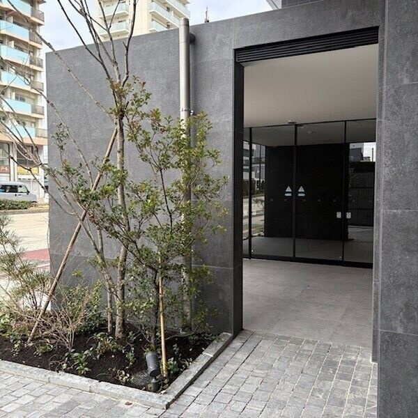 建物外観　初期費用分割可★ご希望の場所まで無料送迎サービス付♪