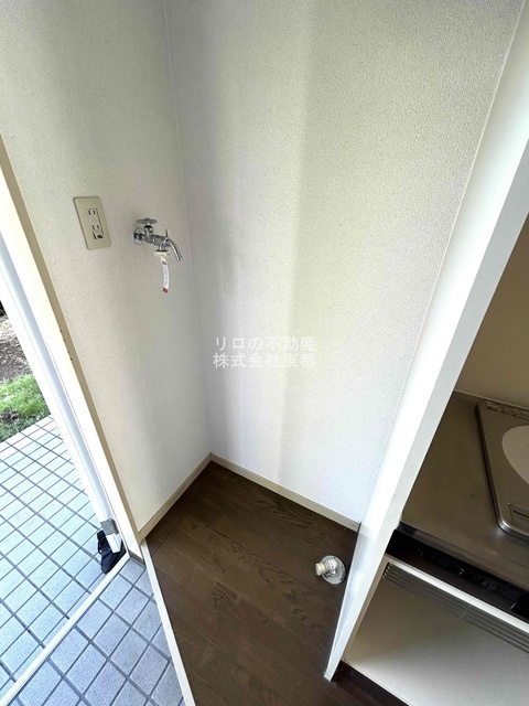 その他　洗濯機置き場は室内にあるので雨に濡れる心配はありません。