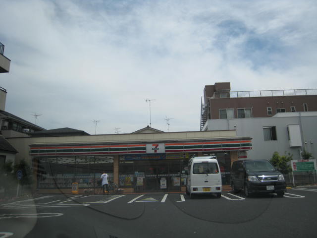 コンビニ　セブンイレブン 足立古千谷本町3丁目店（コンビニ）まで394m