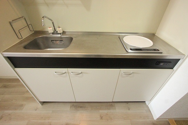 キッチン　同物件別部屋