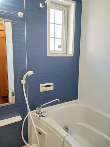 バス・シャワールーム　コンパクトで使いやすいお風呂です