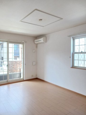 居室・リビング　こちらの居間で趣味の時間をお楽しみください