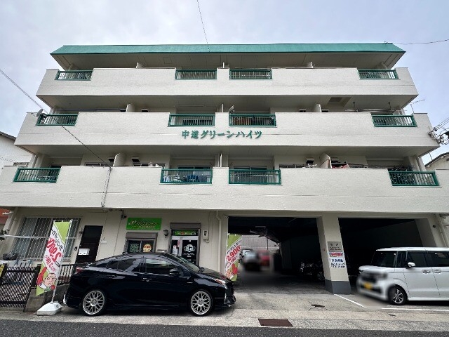 建物外観　ずっしりと重厚感あるマンションです