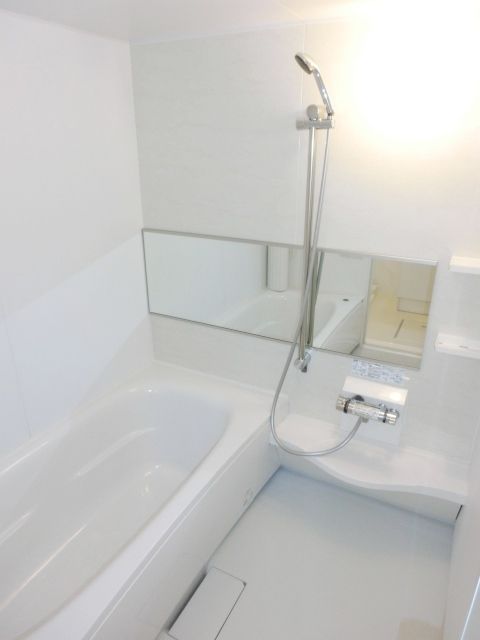 バス・シャワールーム　足を伸ばせるキレイなバスルーム！