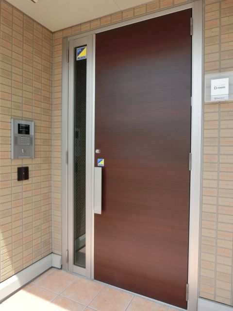 セキュリティ　オートロックのエントランス。