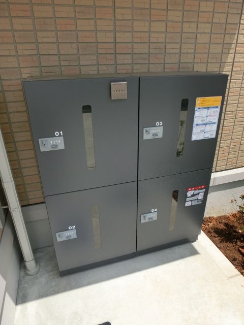 その他　エントランス脇の宅配ＢＯＸです。