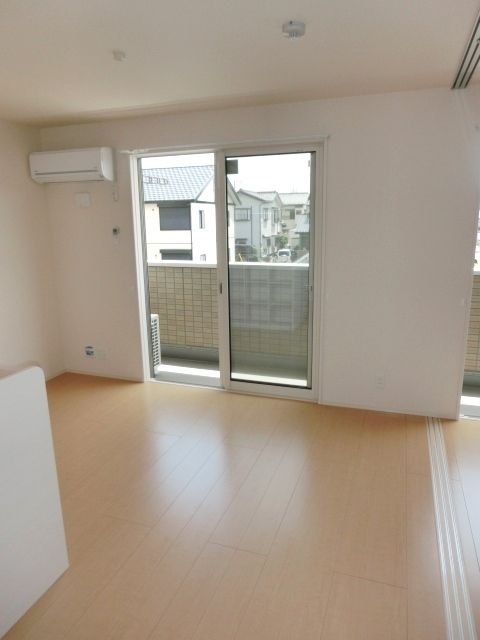 居室・リビング　フローリング張りでカウンターキッチンのＬＤＫです。