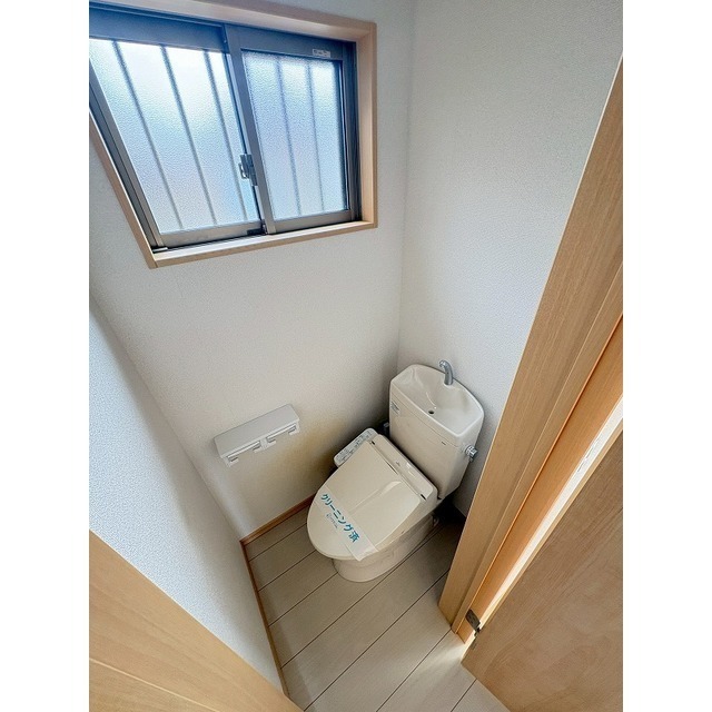 トイレ　窓付き