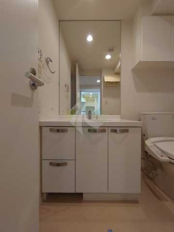 洗面設備　※参考写真　同タイプ（間取り）の909号室の写真となります。