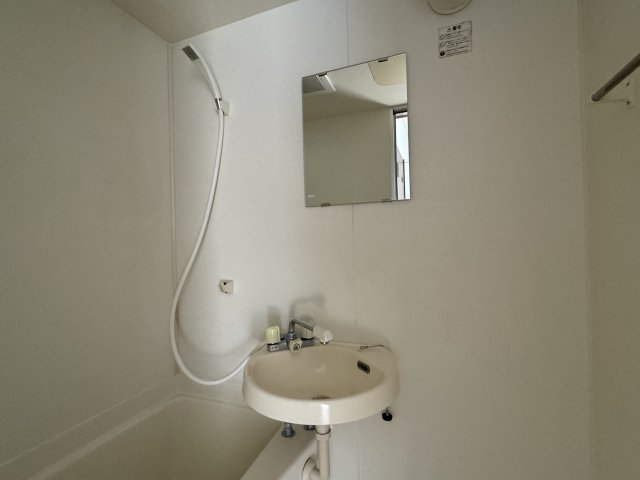 洗面設備　ゆったりとスペースのある洗面所